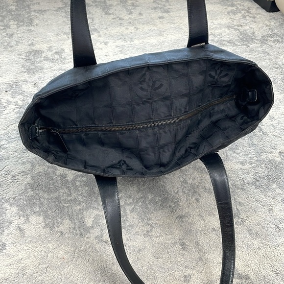 Chanel Travel Line Canvas Leather Tote Bag GM Black Side Buckles Zip Top - Picture 13 of 17